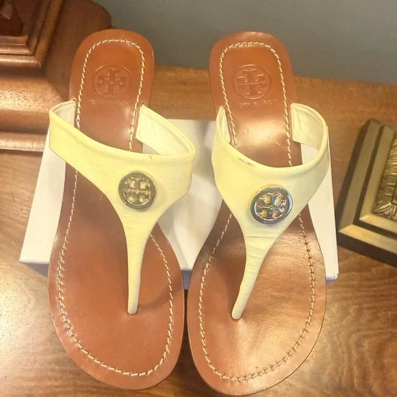 Tory Burch Cameron Ivory Wedge Sandals Size 5 - Picture 4 of 15